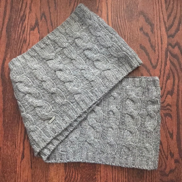 Lolë Infinity cable knit scarf wrap - Picture 1 of 4